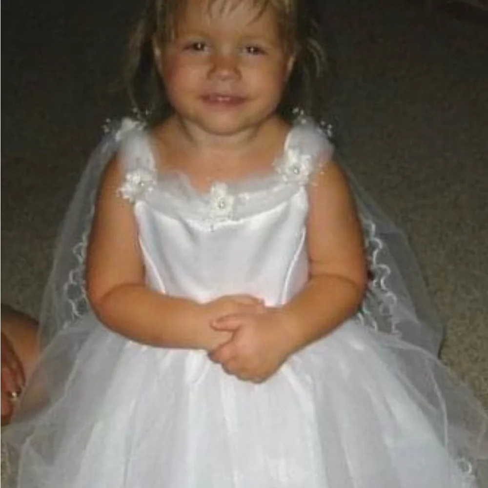 🟢 3 for $15 - FLOWER GIRL White chiffon dress with crinolines. Size 5T - Picture 3 of 8